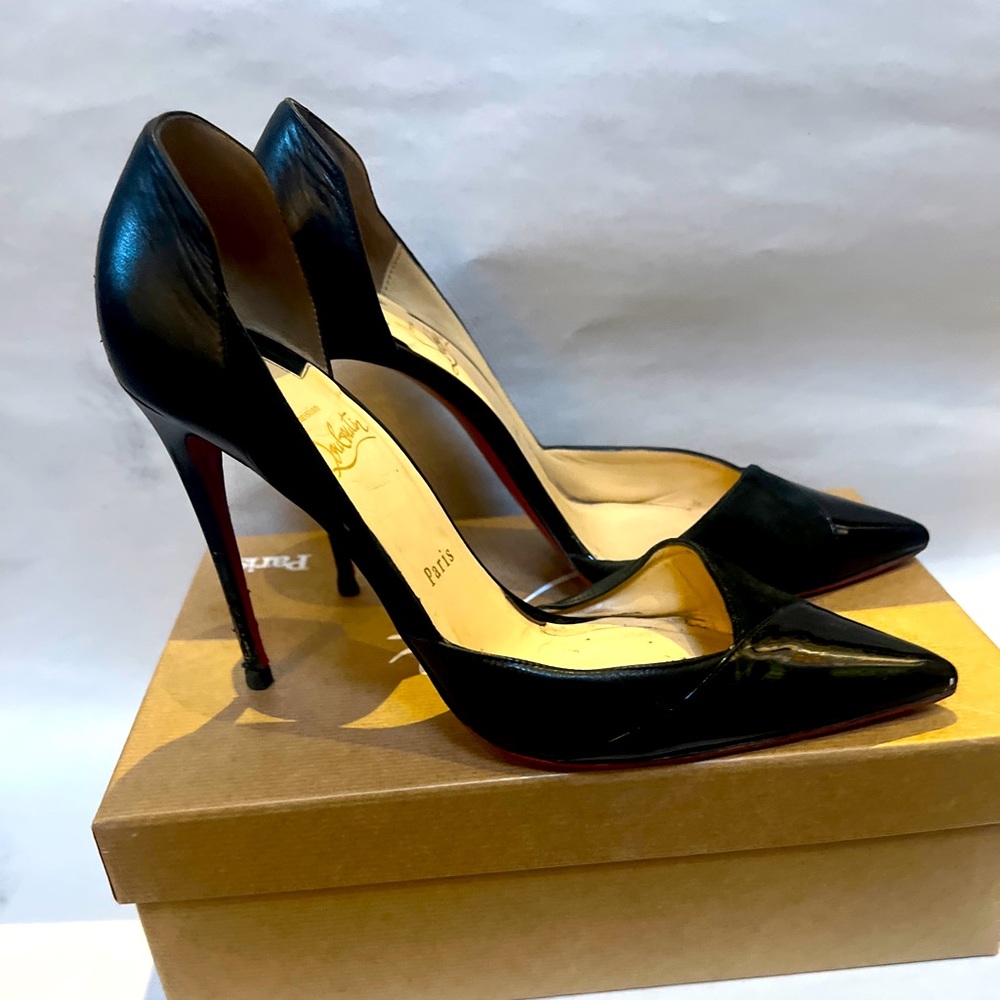Louis Vuitton size 40 patent suede black heels (size 9)